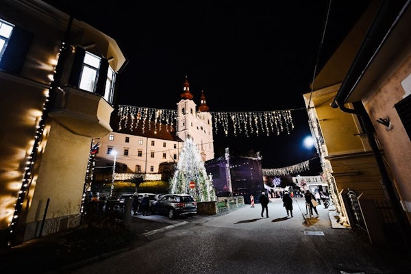 zimska pravljica trojica